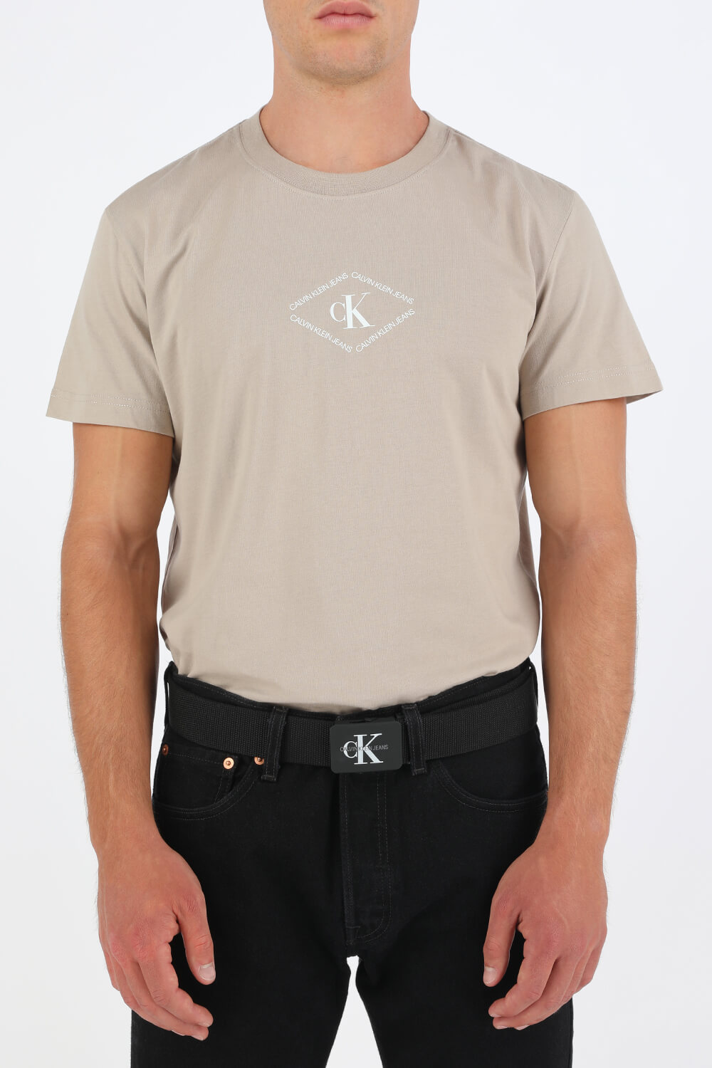 תמונת כל הלוק של Canvas Plaque Belt in Black